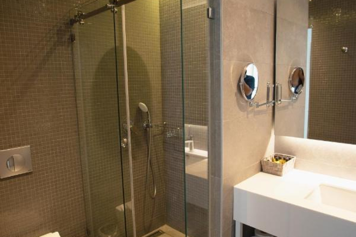 8 Boutique Suites