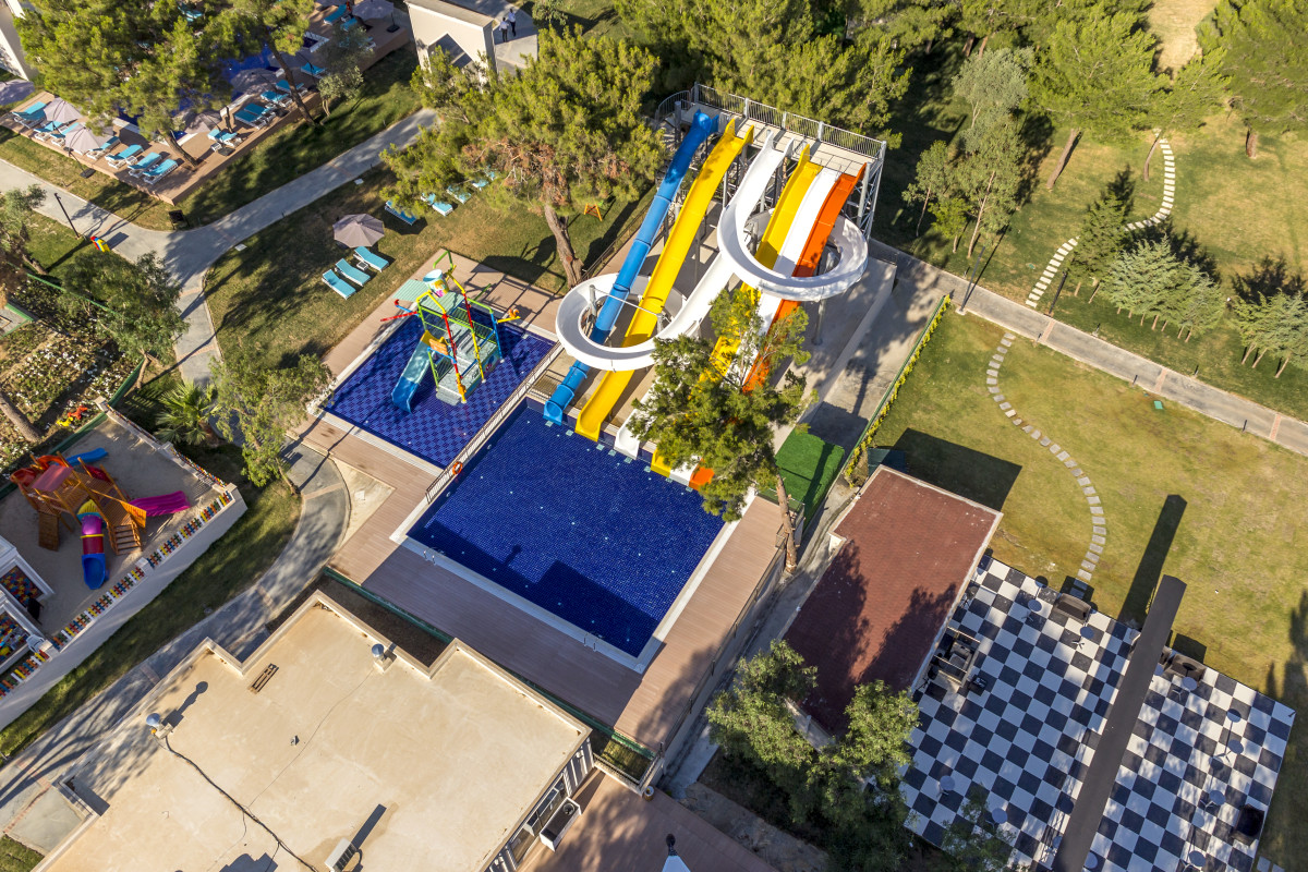 LONG BEACH CLUB NATURE