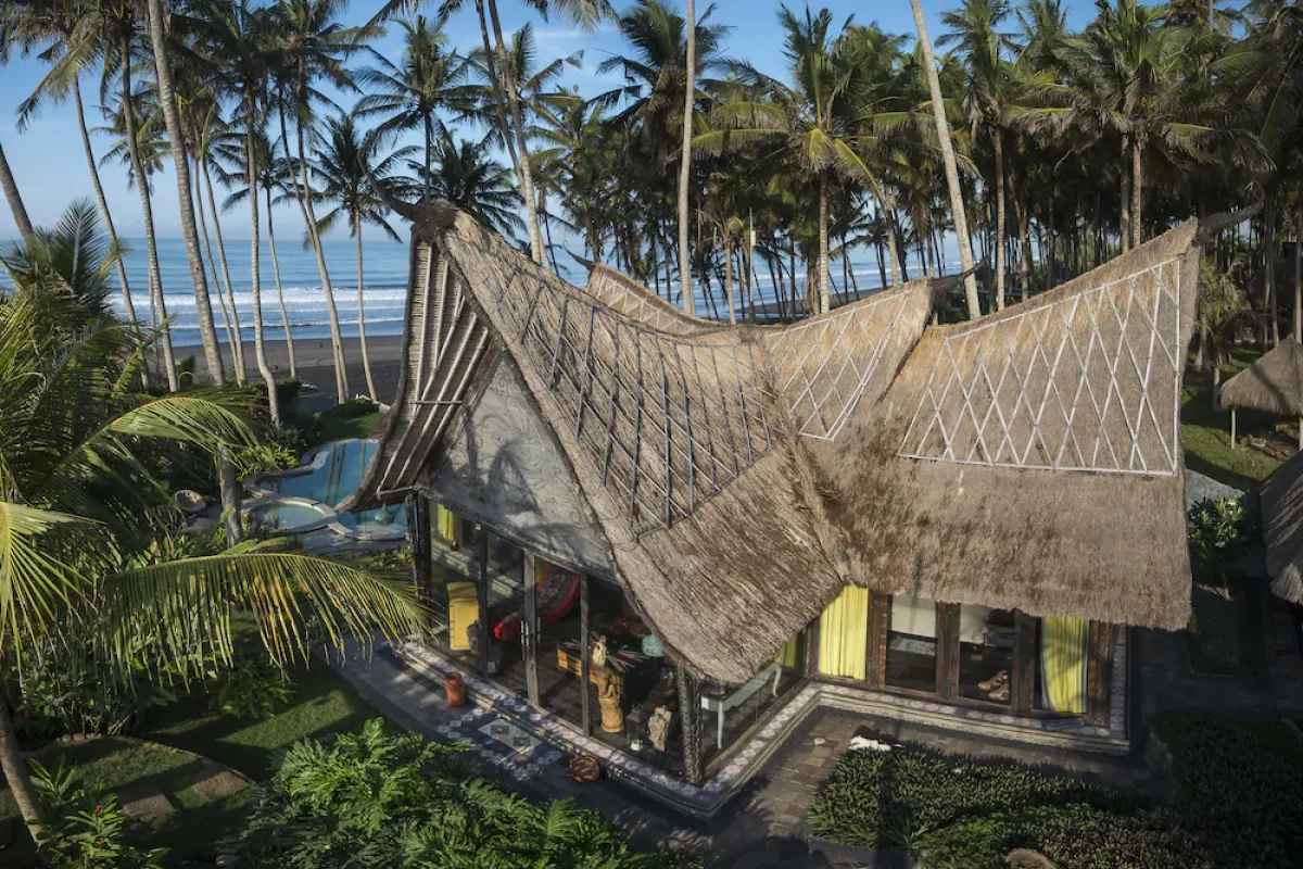 Absolute Beachfront Romantic Villa Laut