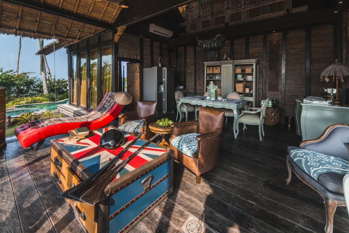 Absolute Beachfront Romantic Villa Laut