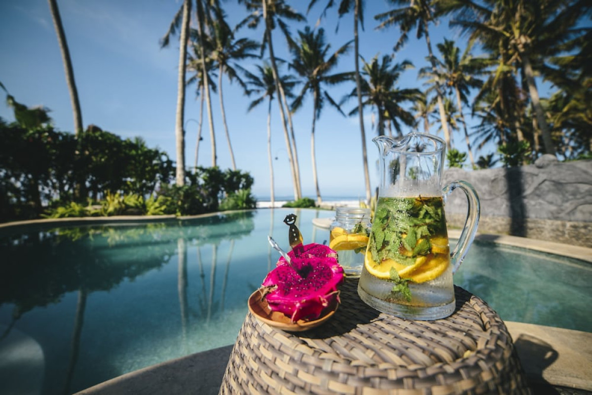 Absolute Beachfront Romantic Villa Laut