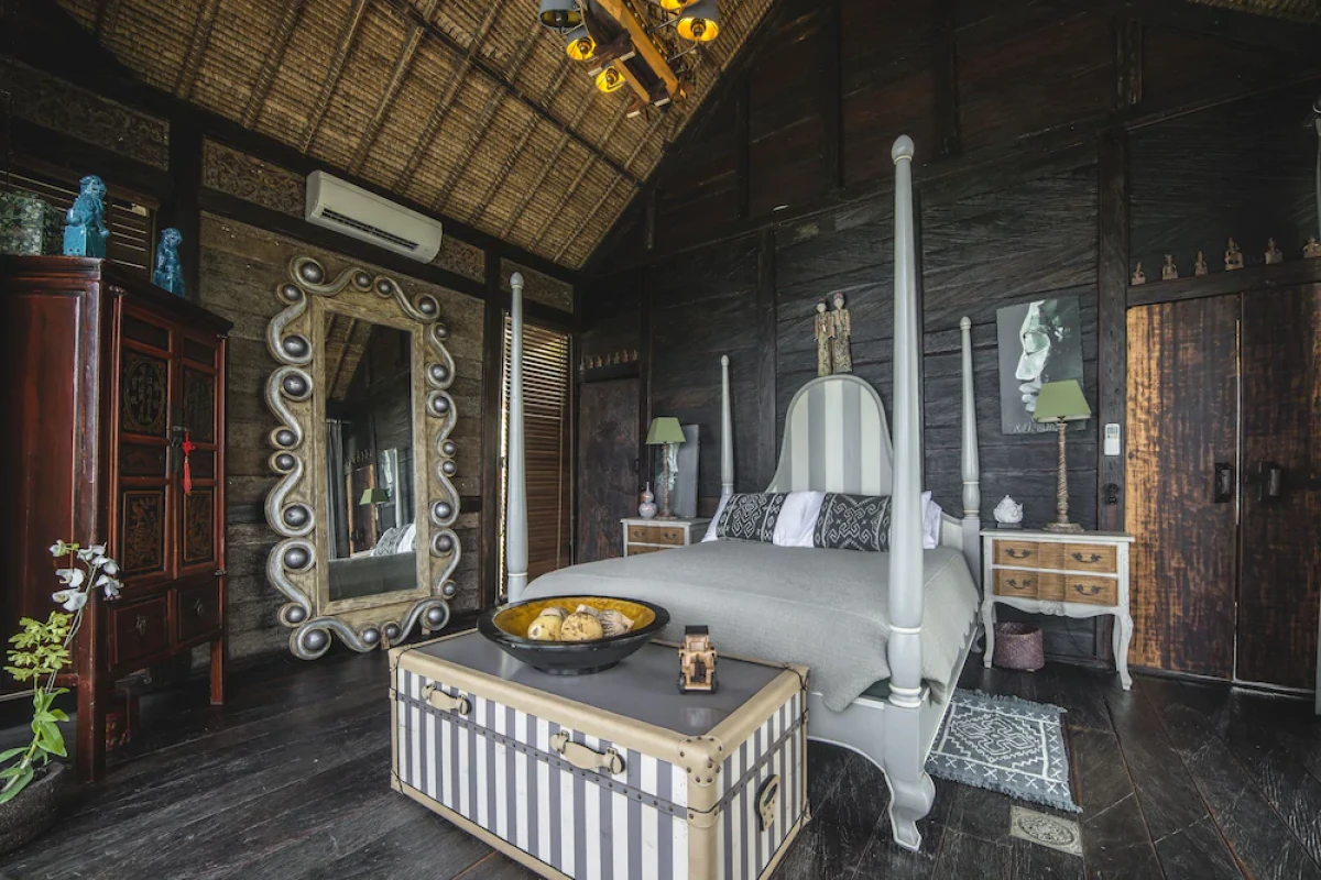 Absolute Beachfront Romantic Villa Laut