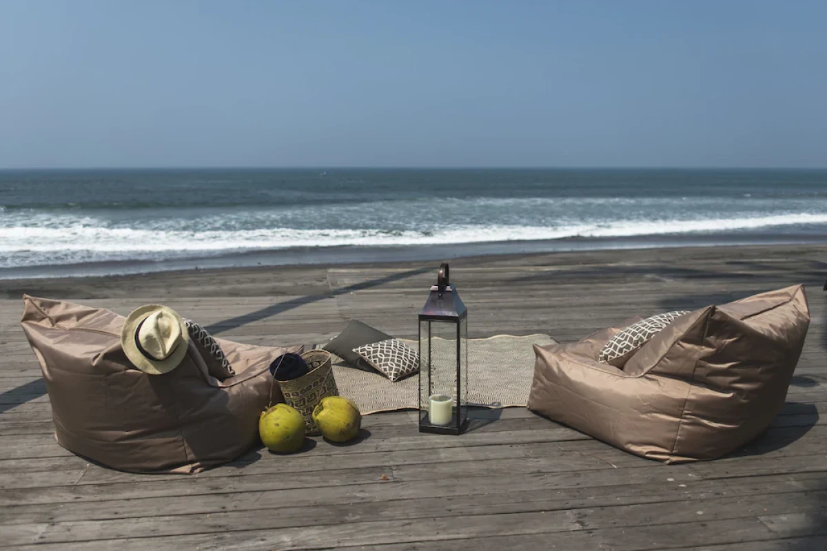 Absolute Beachfront Romantic Villa Laut