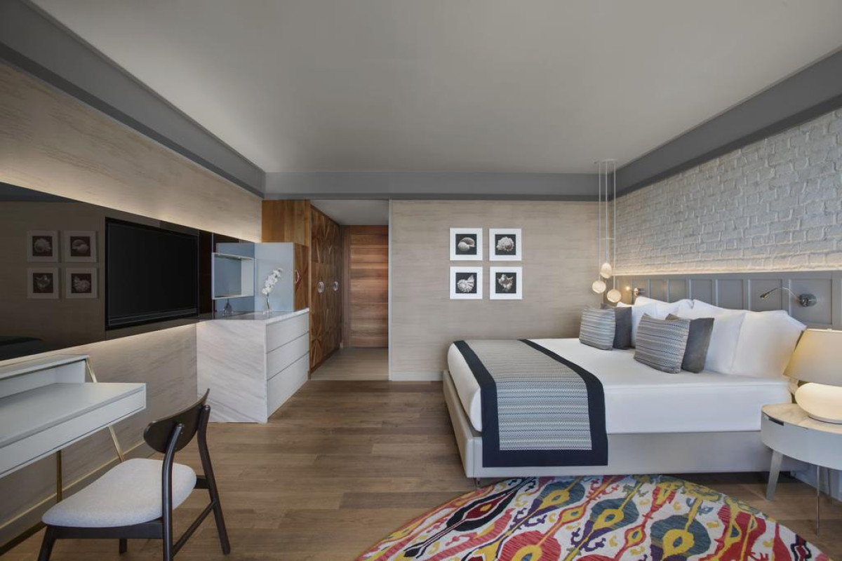 ACANTHUS & CENNET BARUT COLLECTION