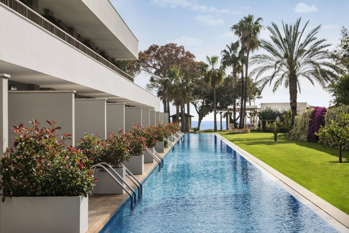 ACANTHUS & CENNET BARUT COLLECTION