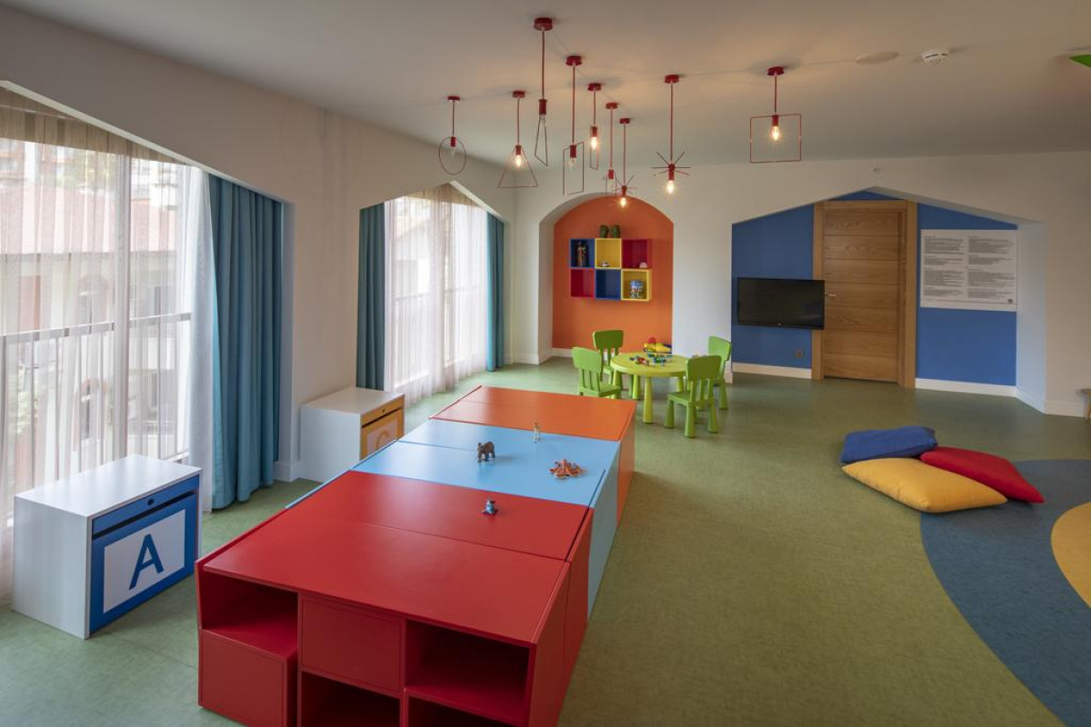 ACANTHUS & CENNET BARUT COLLECTION