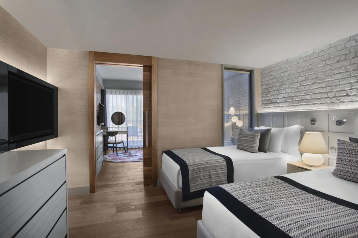 ACANTHUS & CENNET BARUT COLLECTION