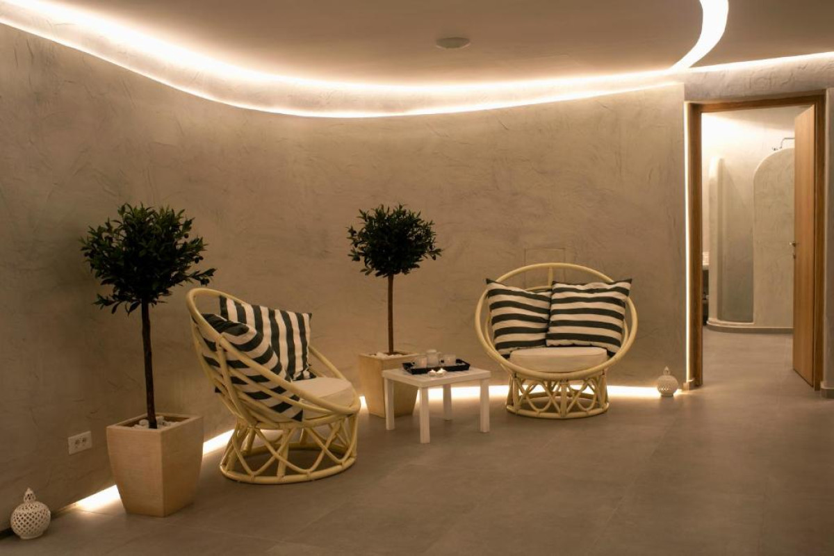 Acroterra Rosa Hotel & Spa