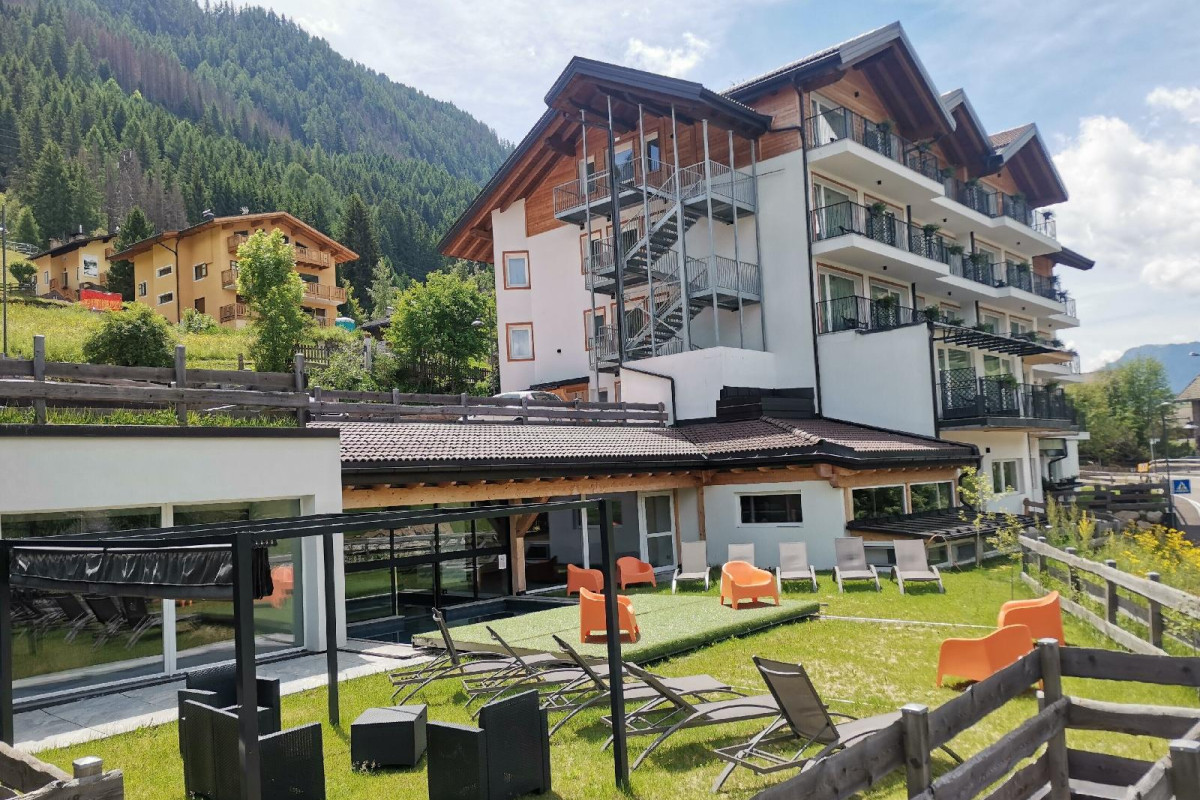 Active Alm Hotel