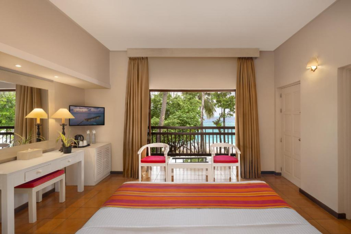 Adaaran Club Rannalhi Resort