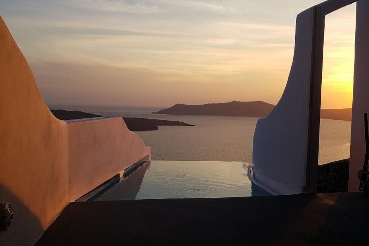 Adamant Suites Santorini