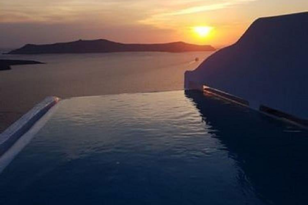 Adamant Suites Santorini