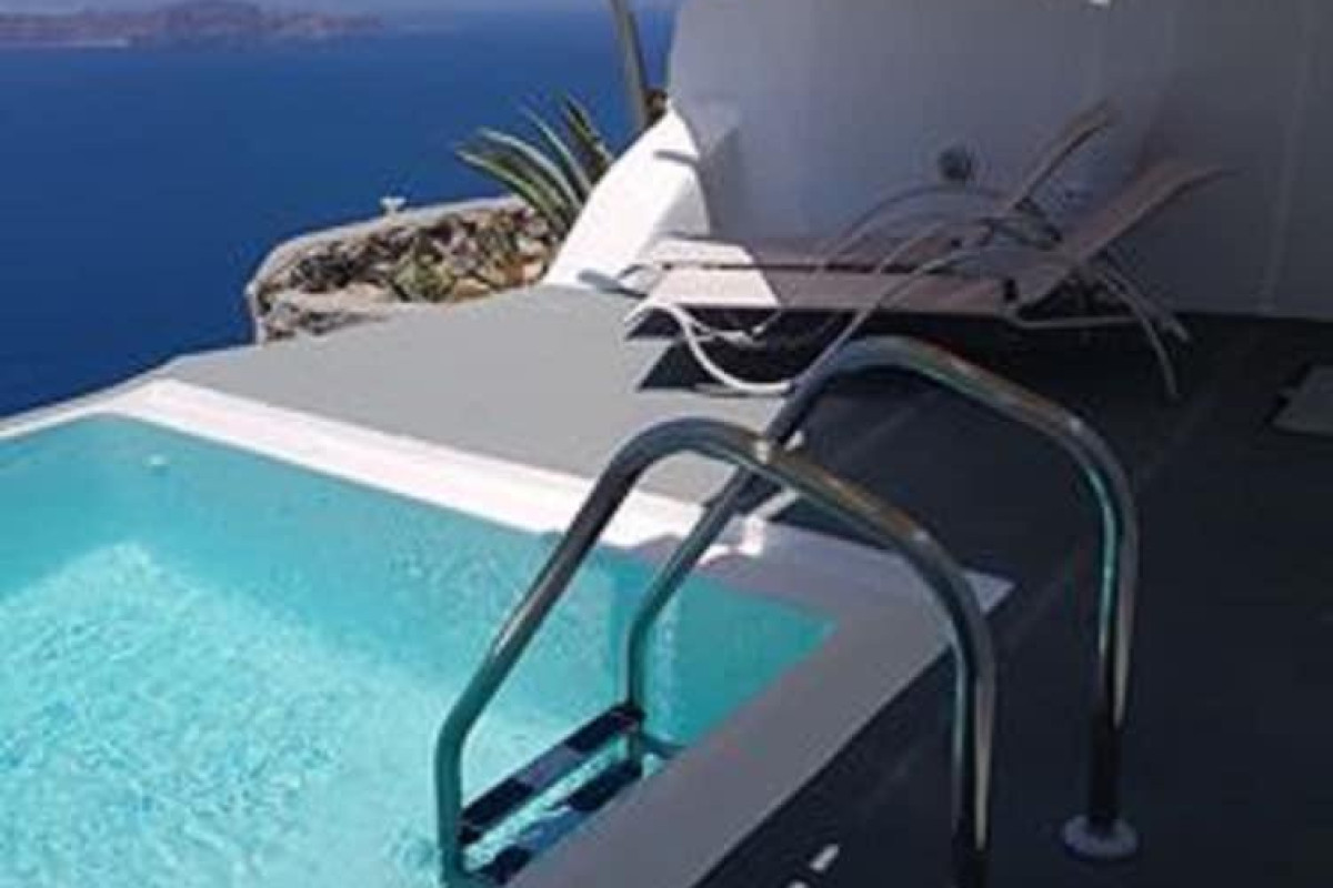 Adamant Suites Santorini