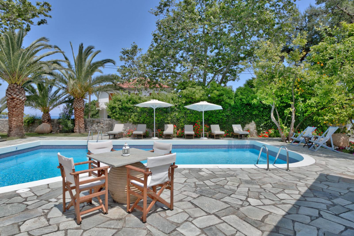 Aeolos Hotel(F)