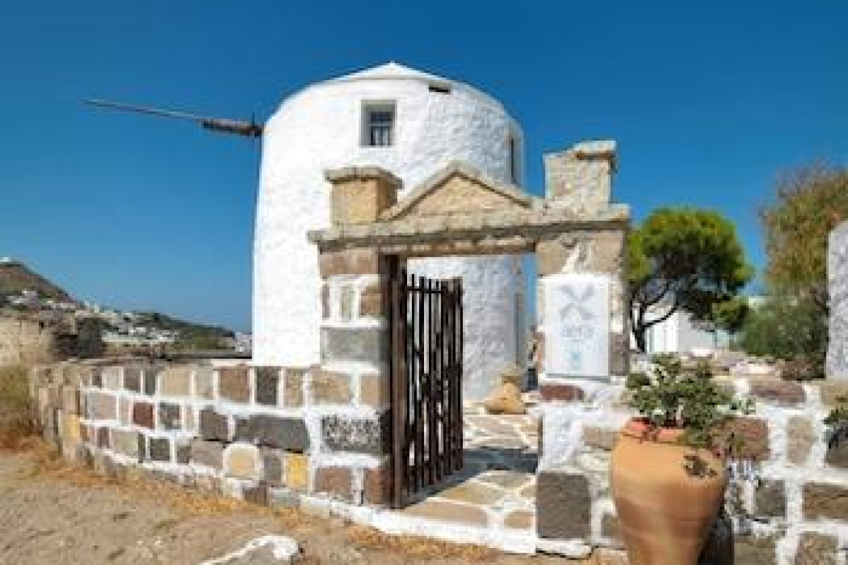 Aera Milos