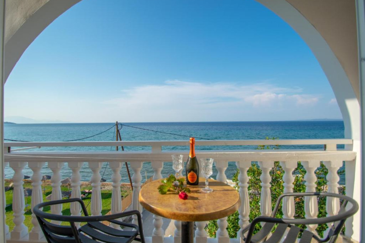 Agoulos Beach Hotel