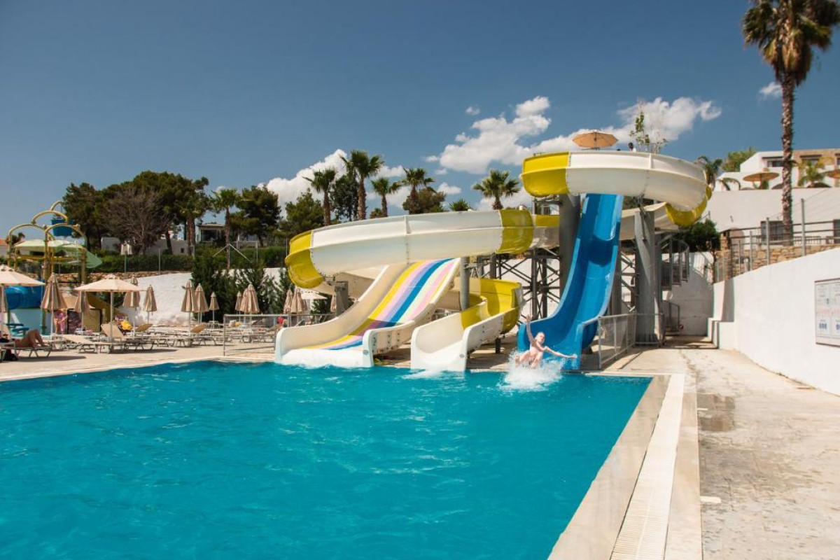 AIORA AQUA RESORT
