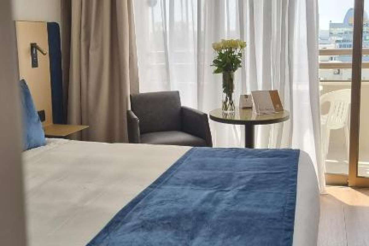 Ajax Hotel