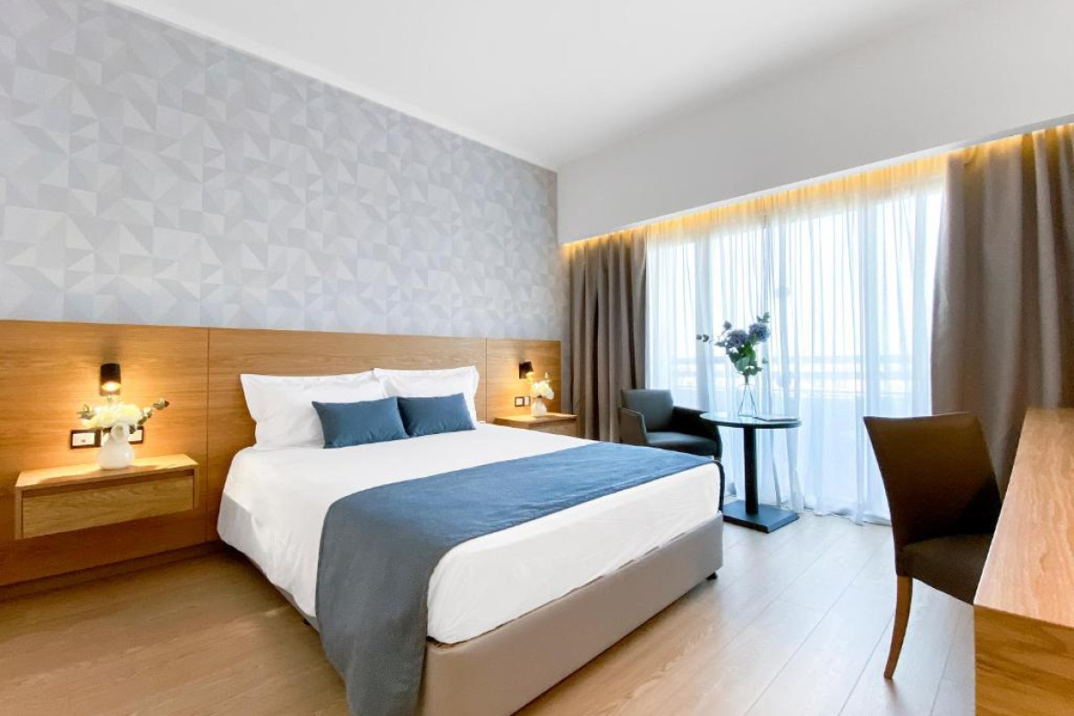 Ajax Hotel