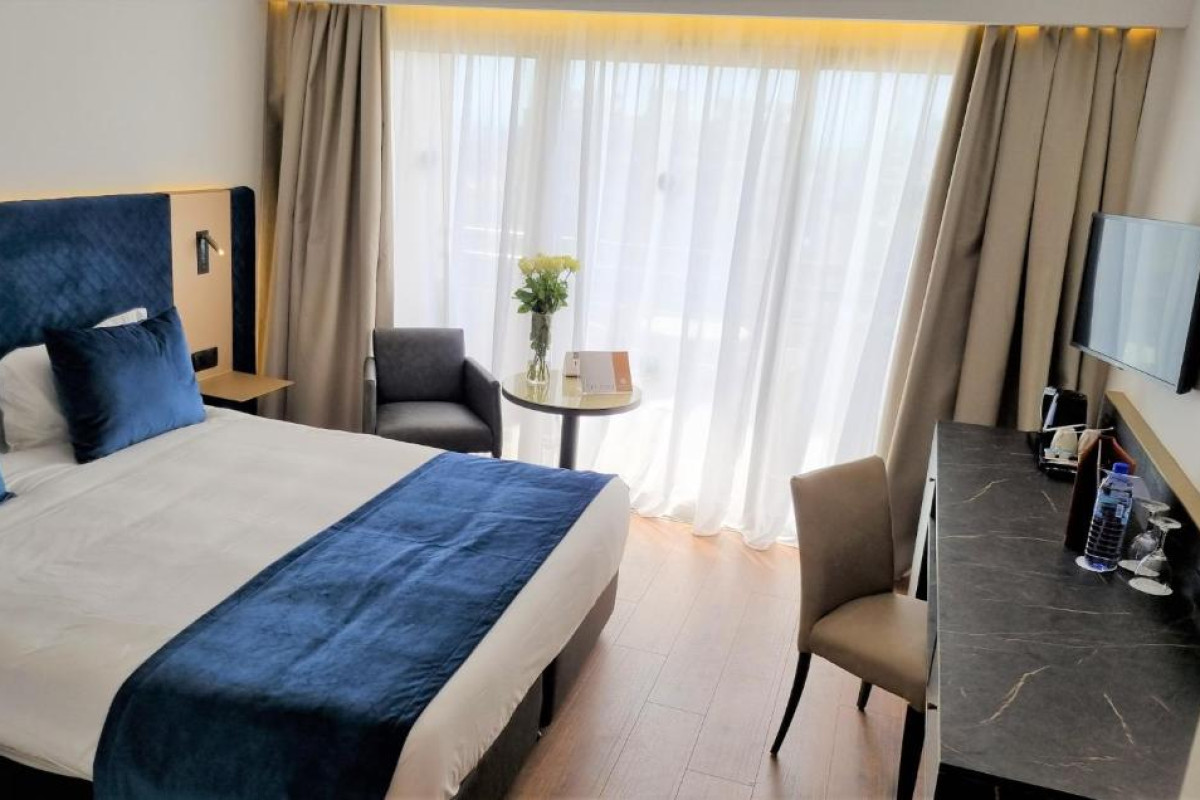 Ajax Hotel