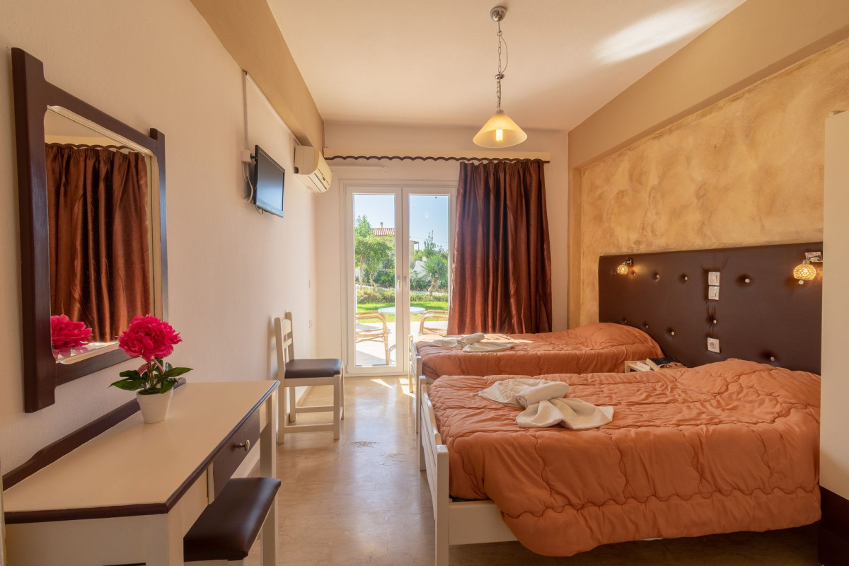 Akis Villa Studios & Apartments with Pool