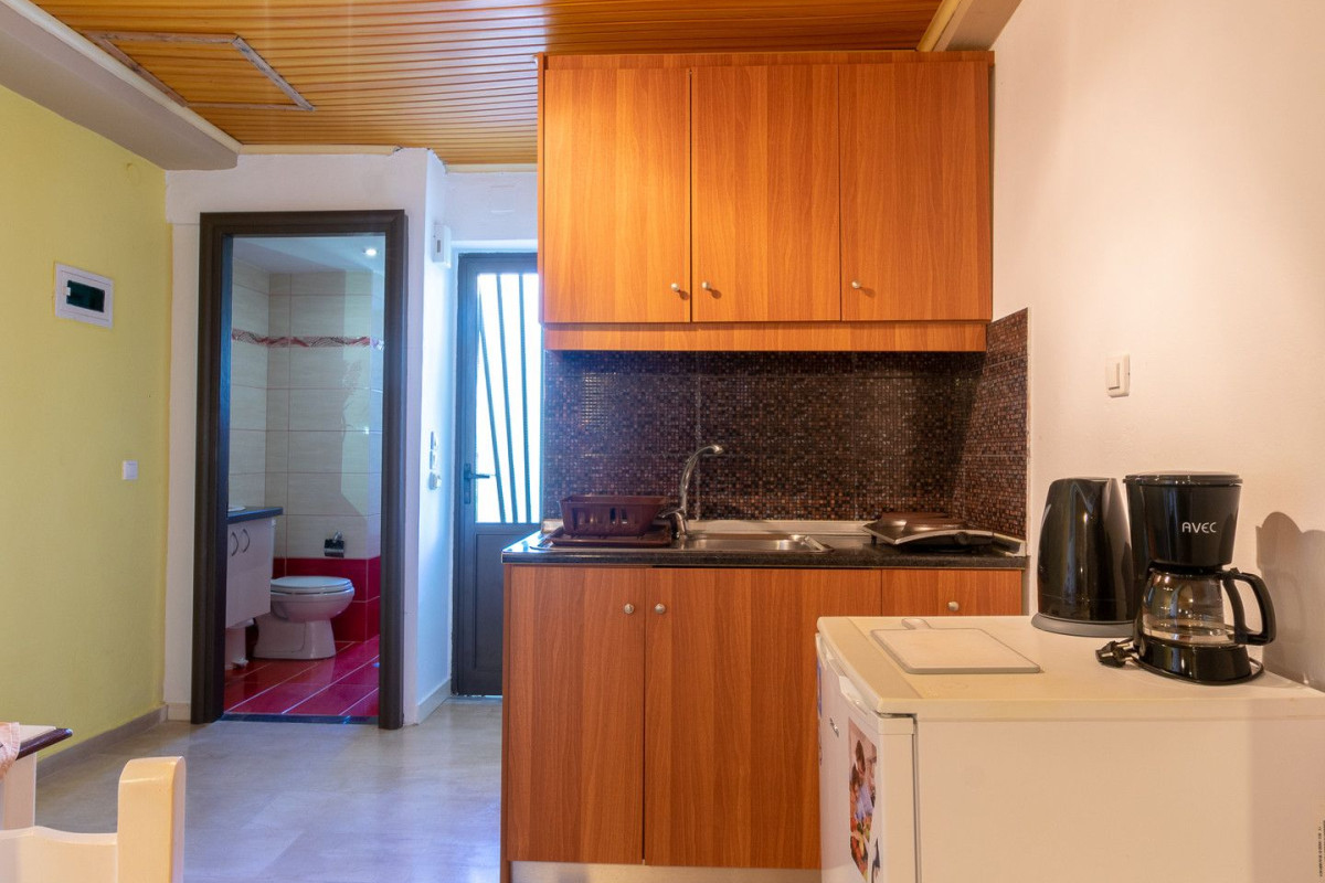 Akis Villa Studios & Apartments with Pool