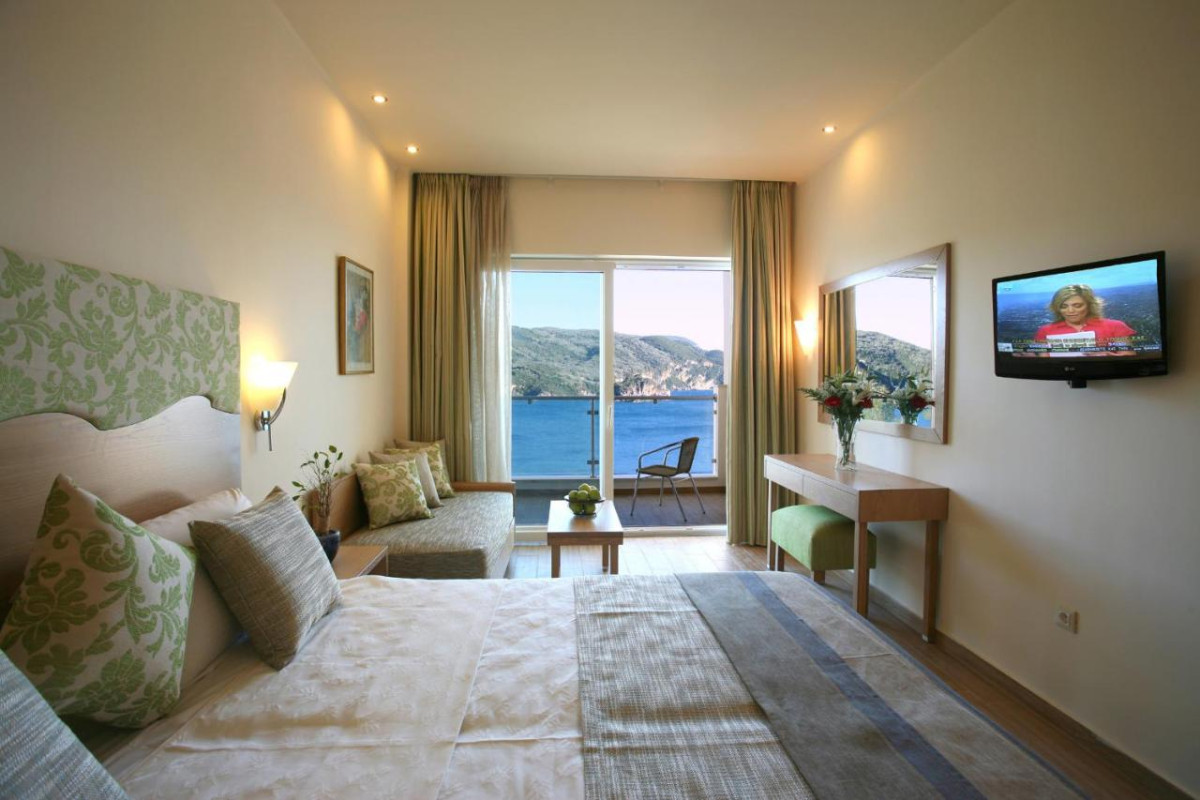 AKROTIRI BEACH RESORT HOTEL
