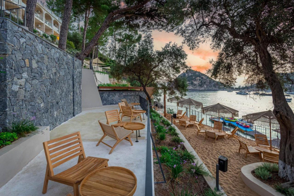 AKROTIRI BEACH RESORT HOTEL