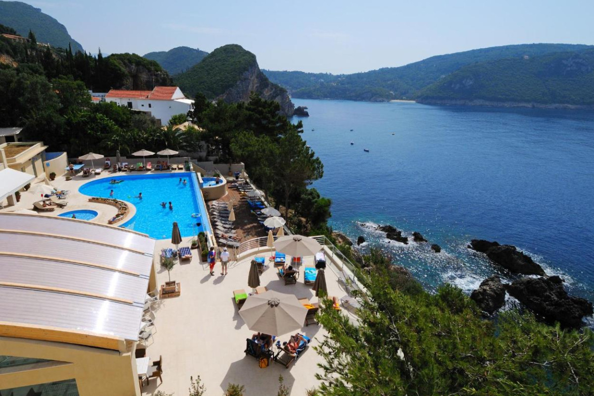 AKROTIRI BEACH RESORT HOTEL