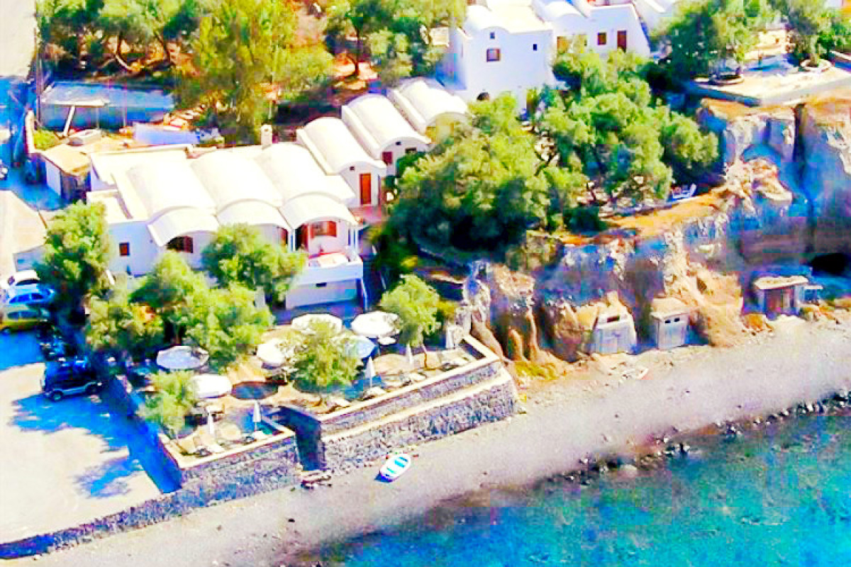 Akrotiri Hotel
