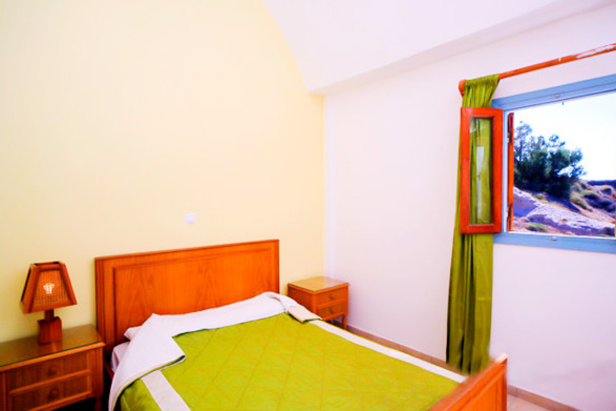 Akrotiri Hotel