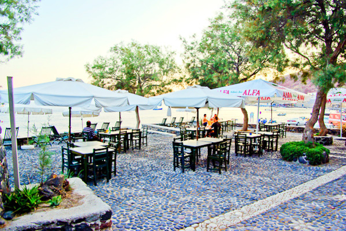 Akrotiri Hotel