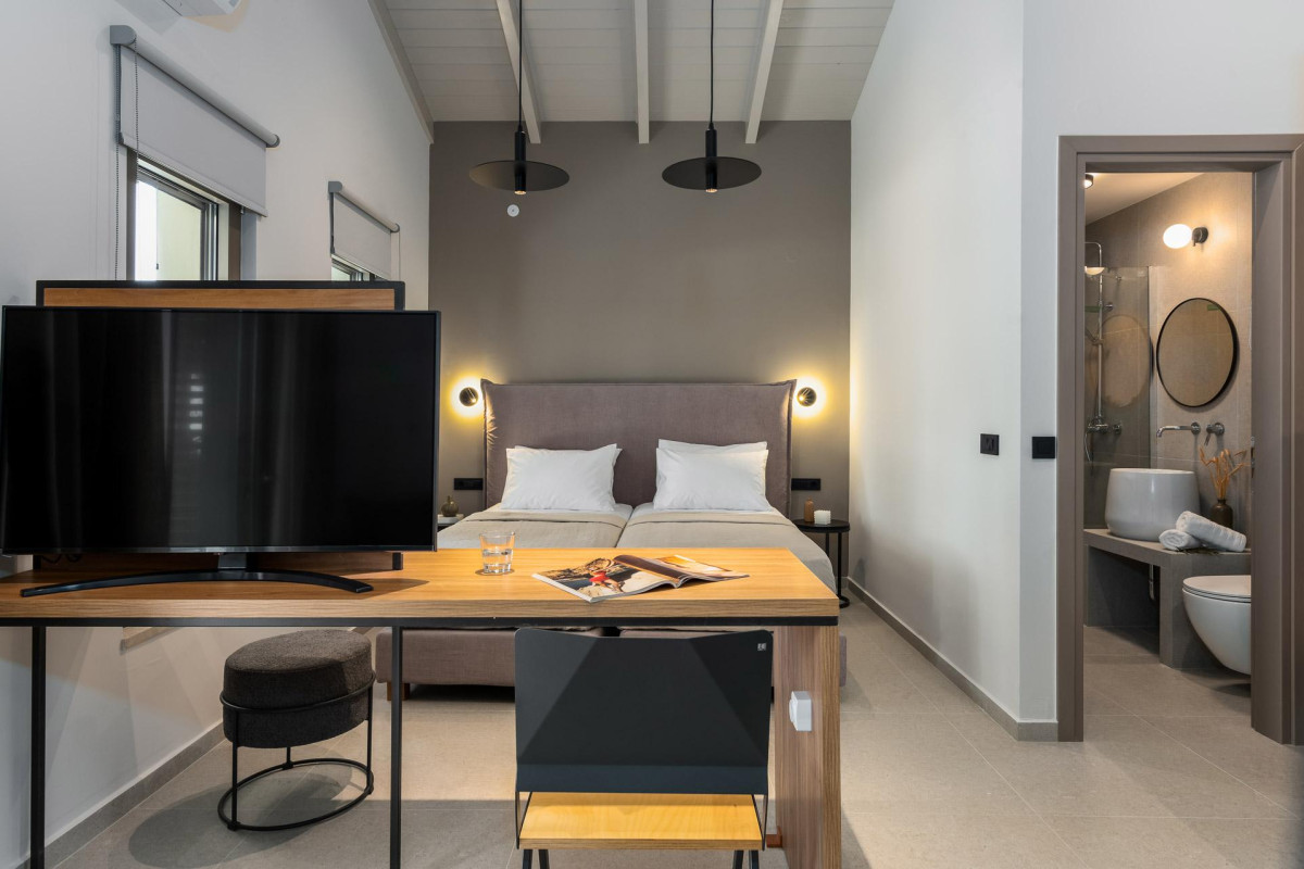 Akrotiri Suites
