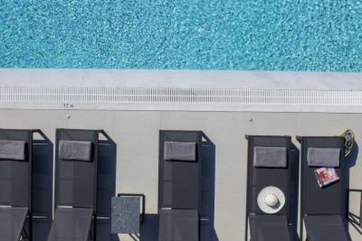Akrotiri Suites