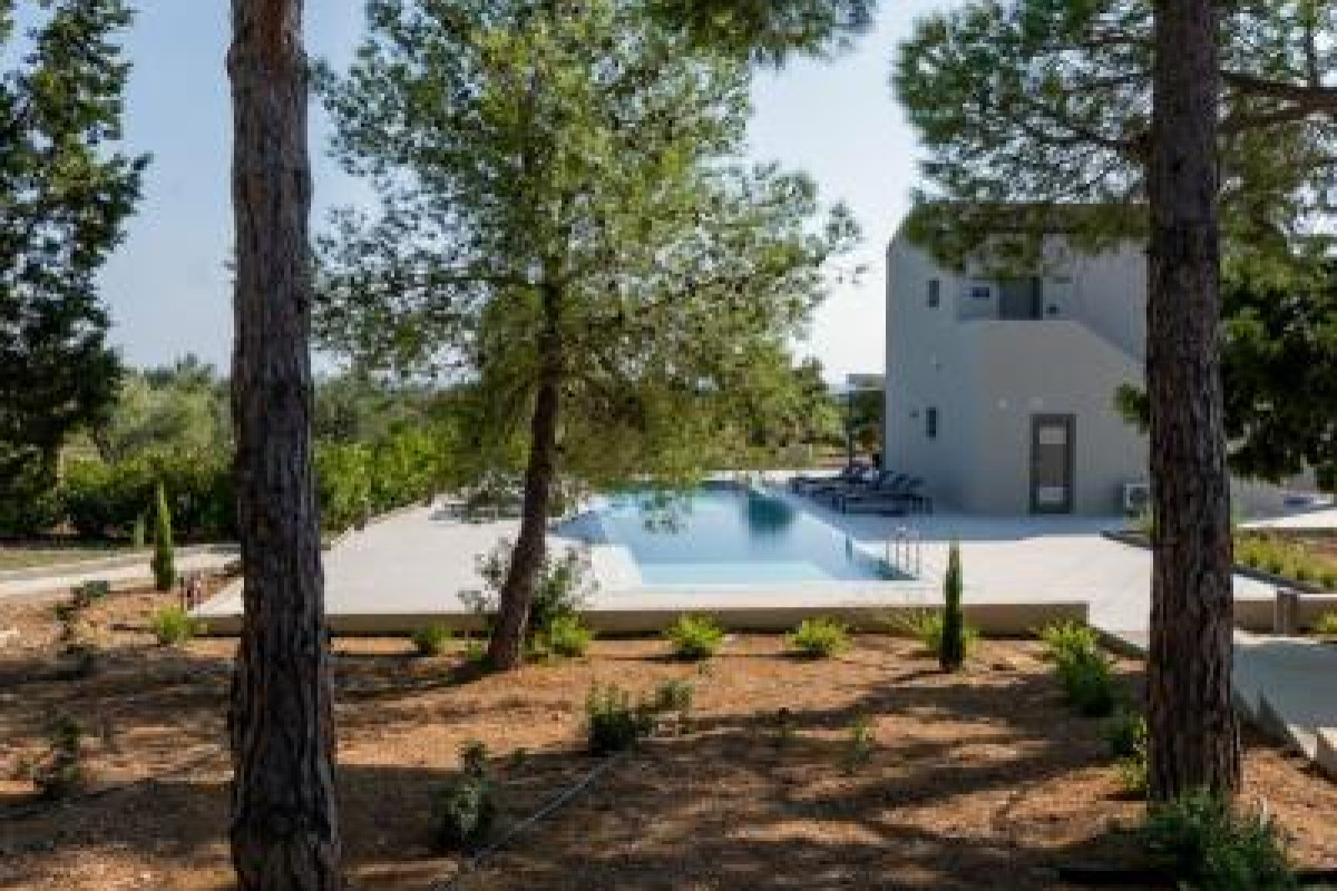 Akrotiri Suites