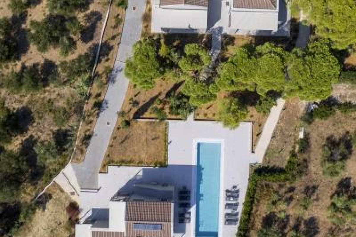 Akrotiri Suites