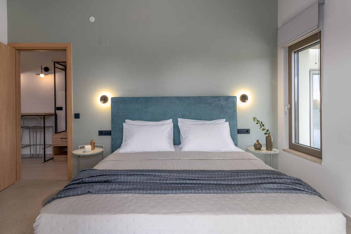 Akrotiri Suites