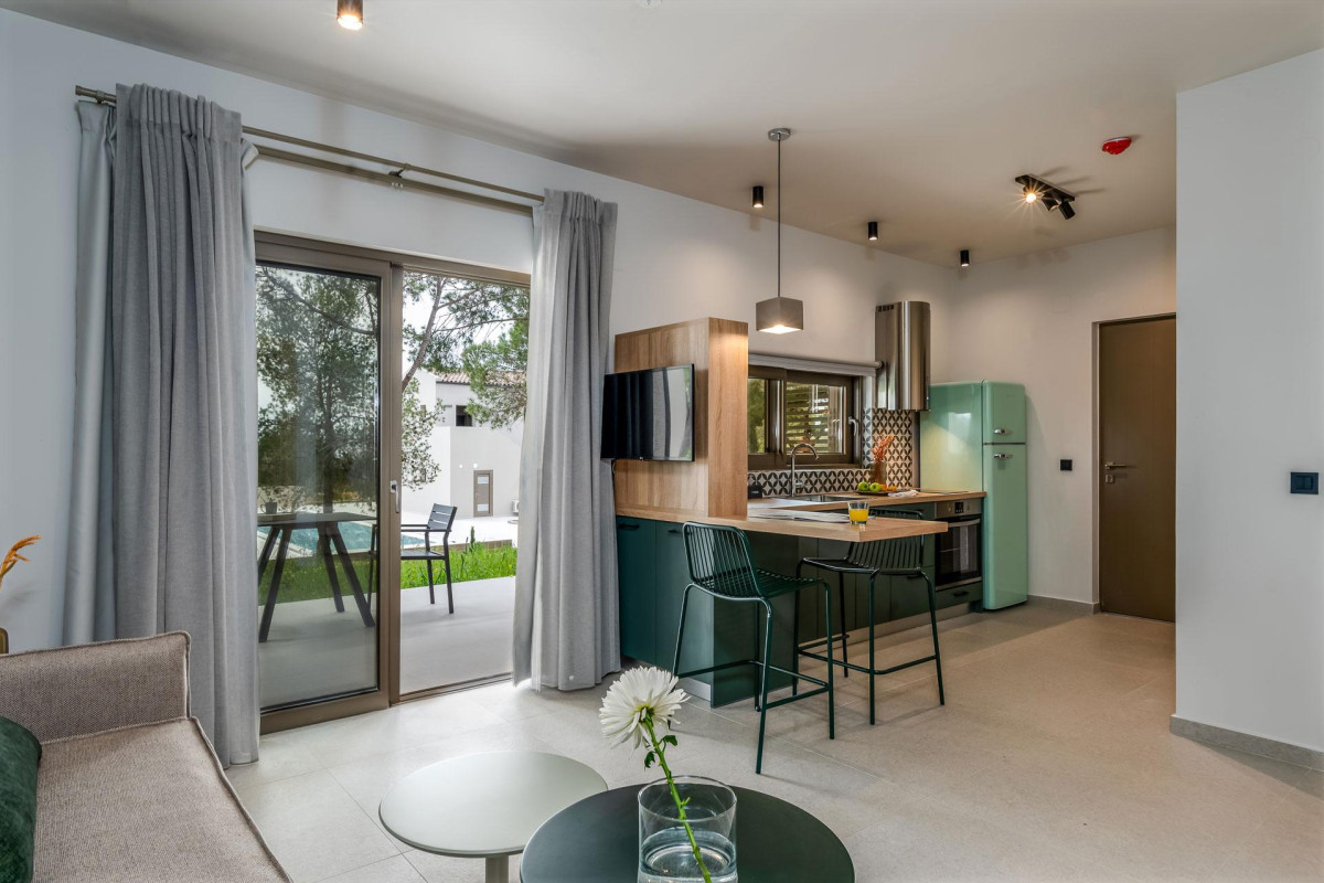 Akrotiri Suites
