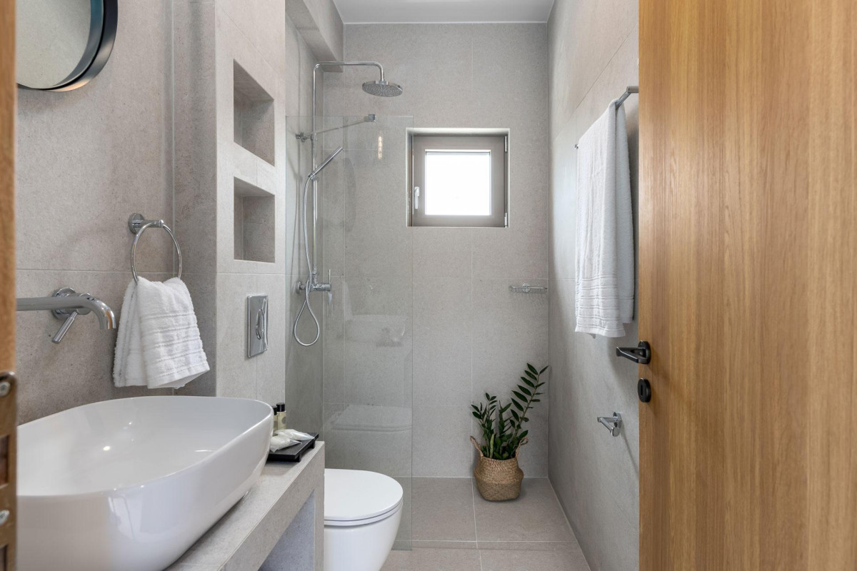 Akrotiri Suites
