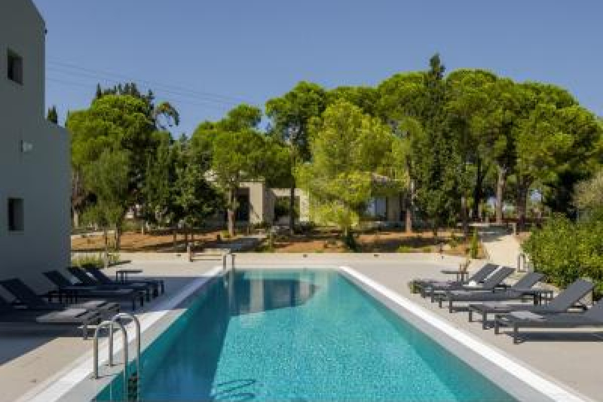 Akrotiri Suites