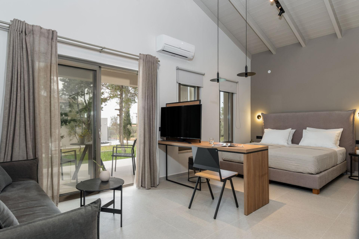 Akrotiri Suites