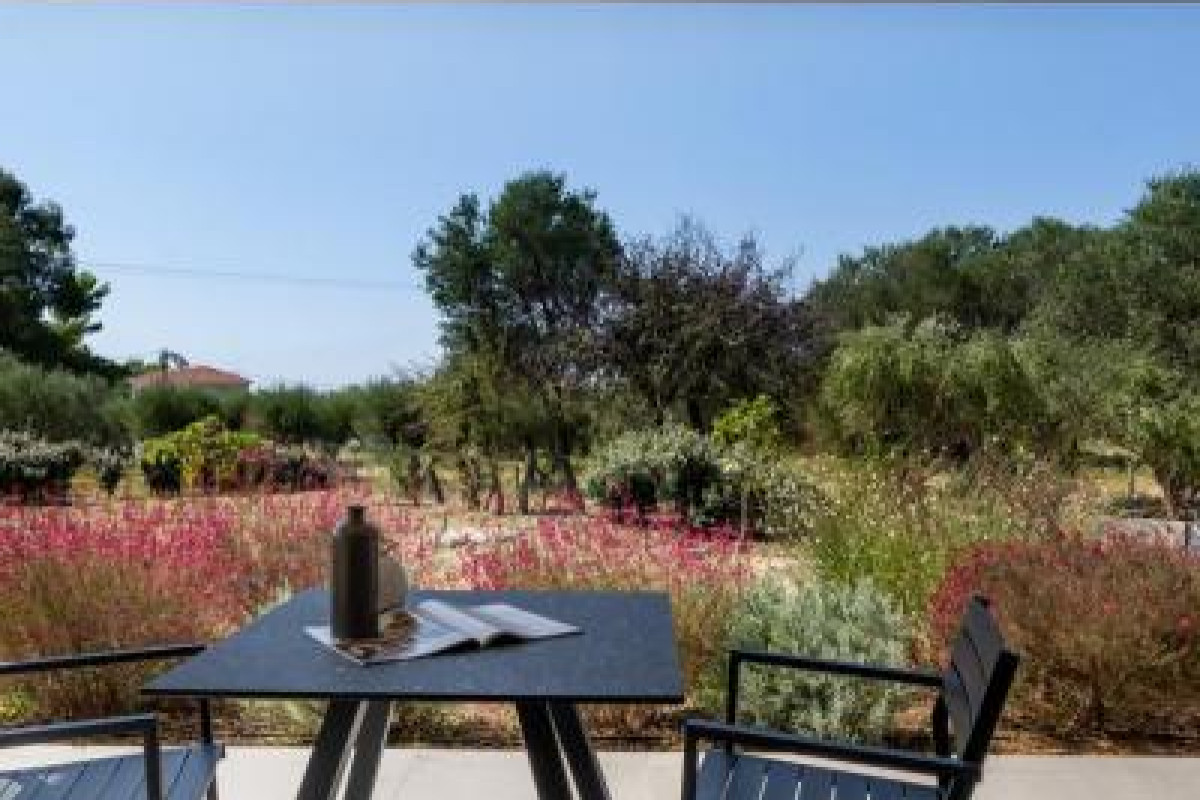 Akrotiri Suites