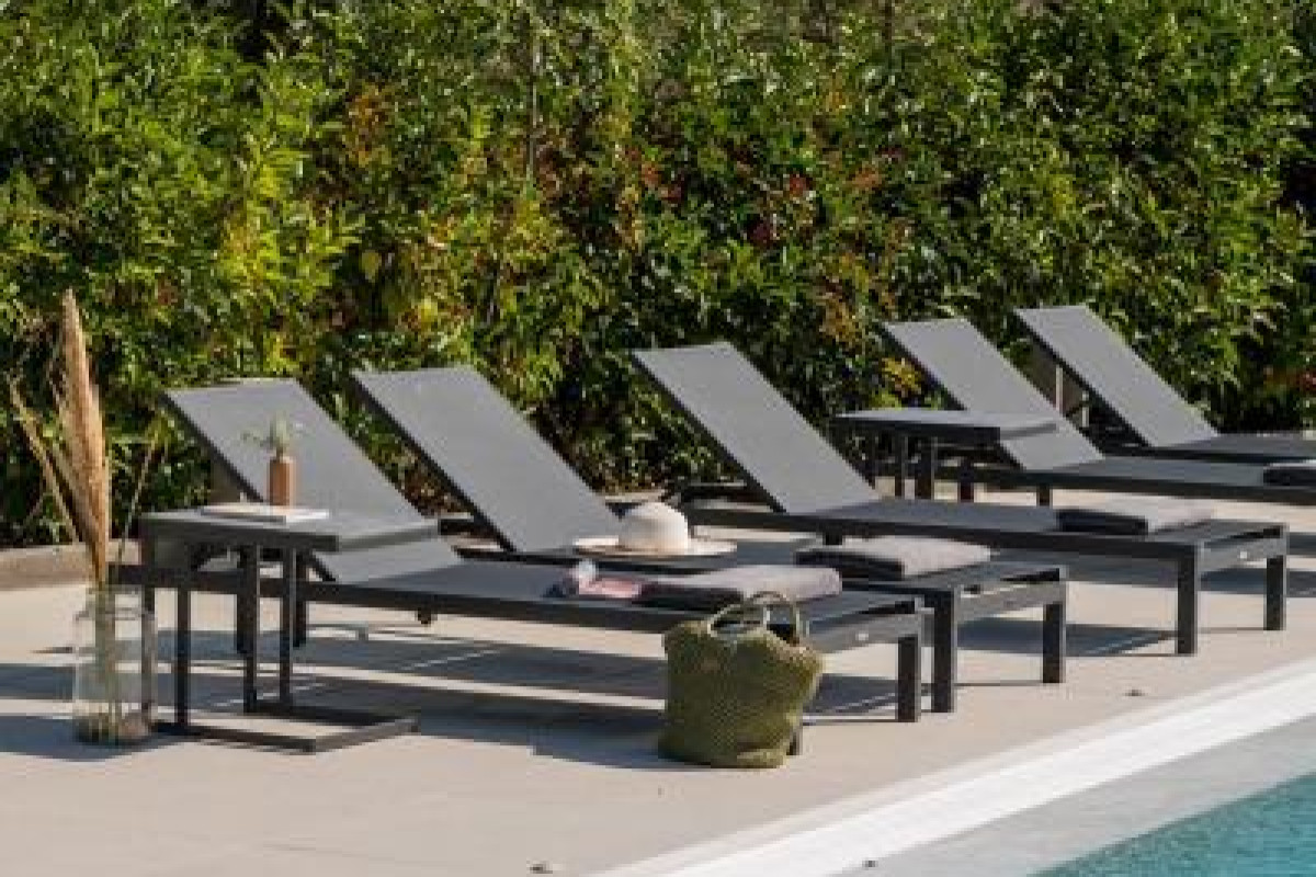 Akrotiri Suites