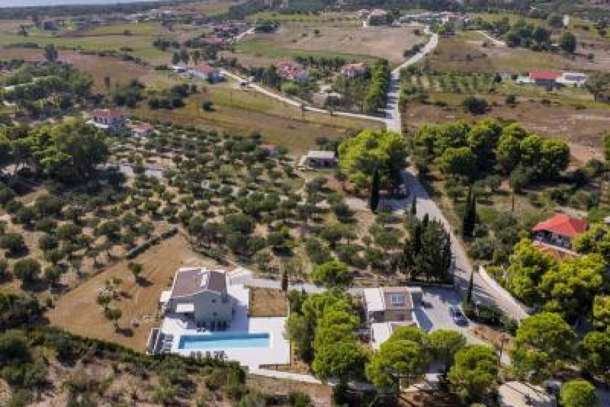 Akrotiri Suites