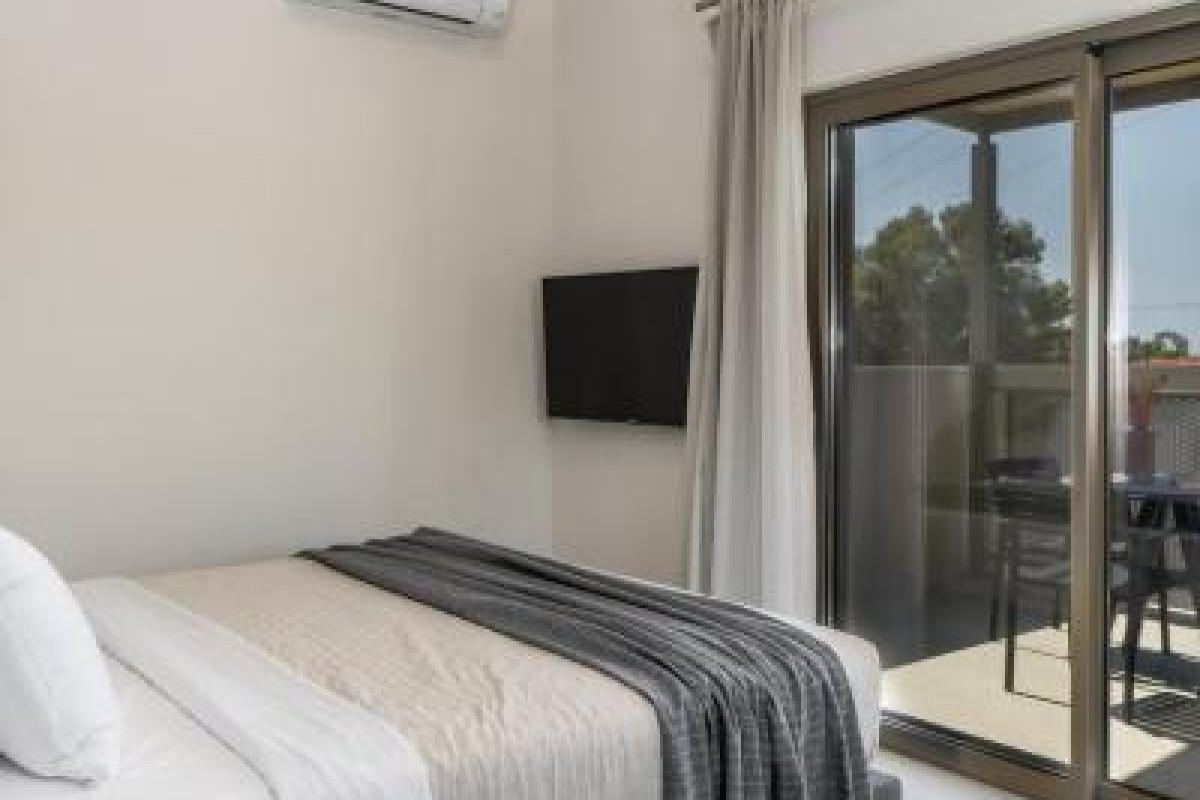 Akrotiri Suites