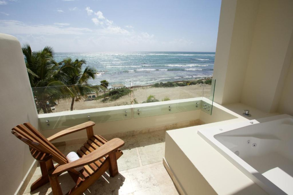 Akumal Bay Beach & Wellness Resort