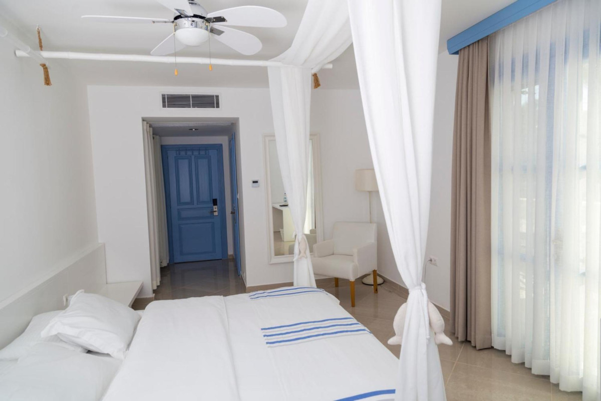 Alacati Port Hotel