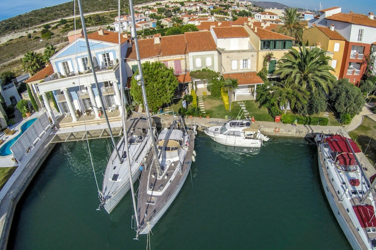 Alacati Port Hotel