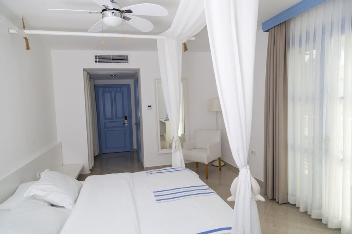 Alacati Port Hotel