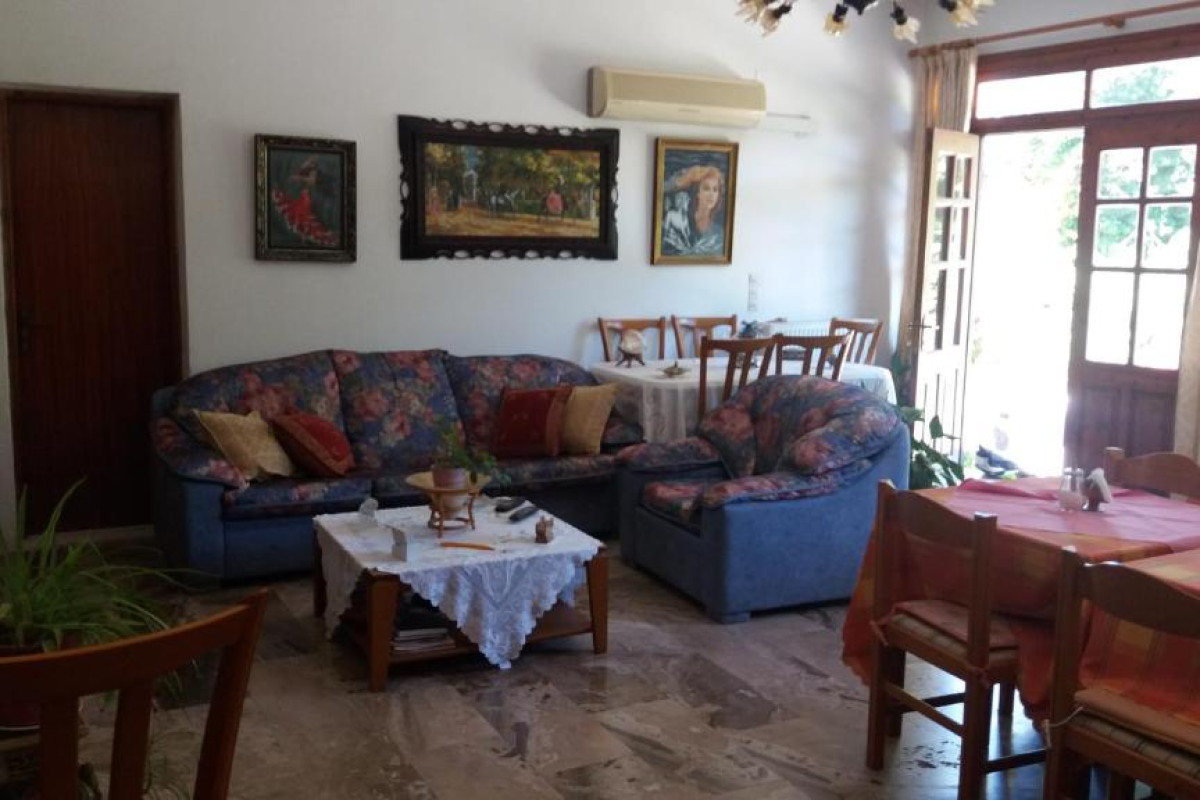 Alekos Rooms and Apartments